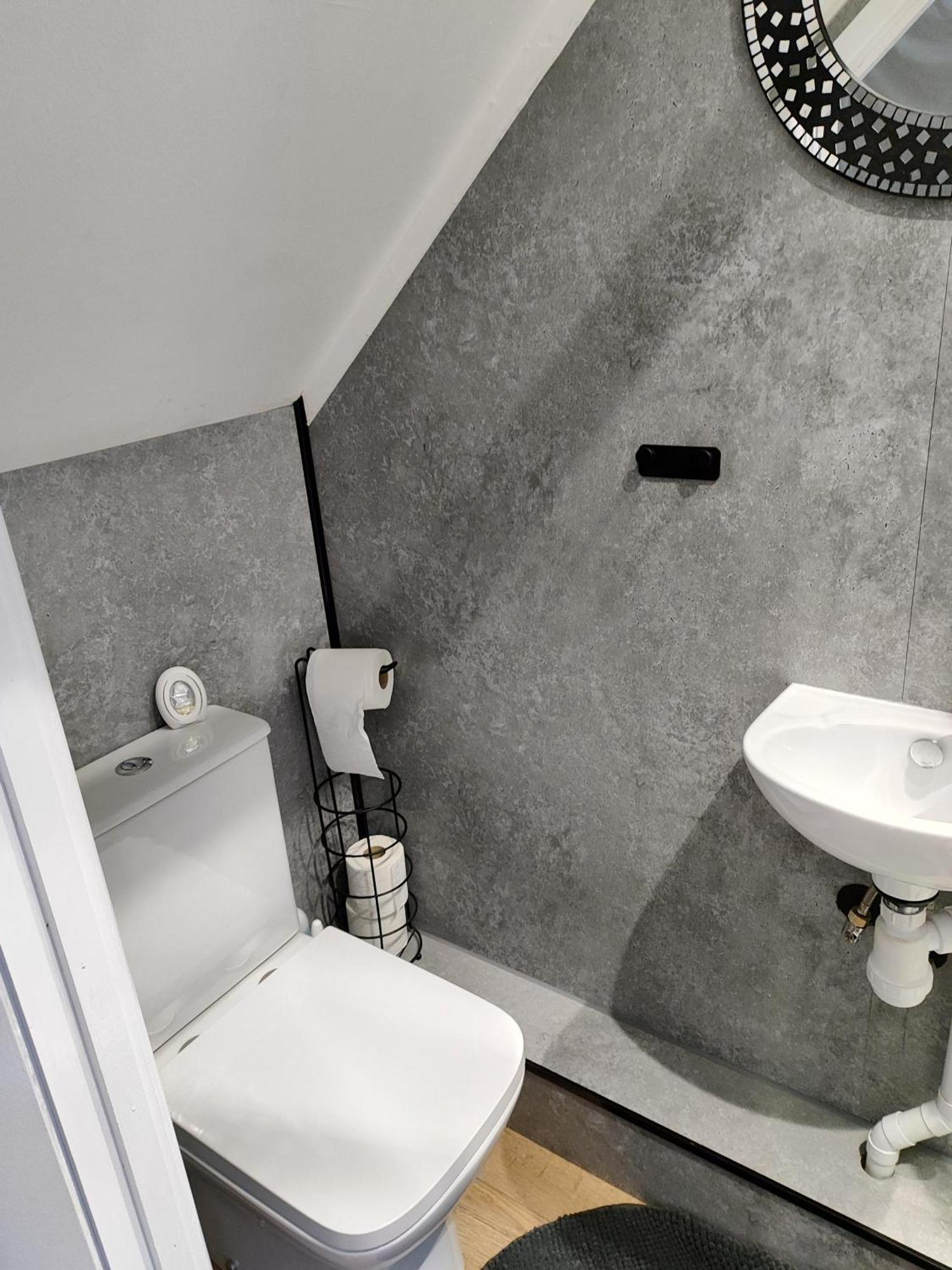 Perfect Place In Walsall/ 4 Bedroom / Long Term Workers Or Family Home Eksteriør bilde
